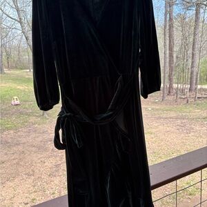 Elegant Green Velvet Wrap Dress